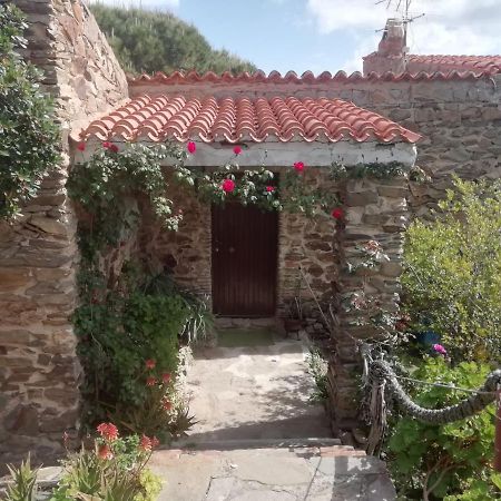 Bed and Breakfast Sa Domo De Afra Стинтино Экстерьер фото