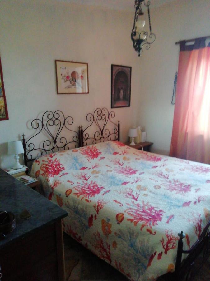 Bed and Breakfast Sa Domo De Afra Стинтино Экстерьер фото